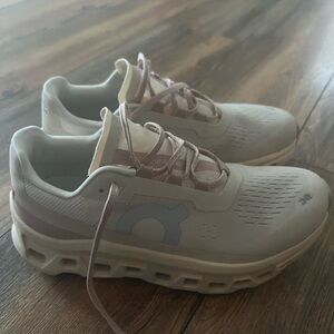 On Cloud Monster Running shoes/NEW